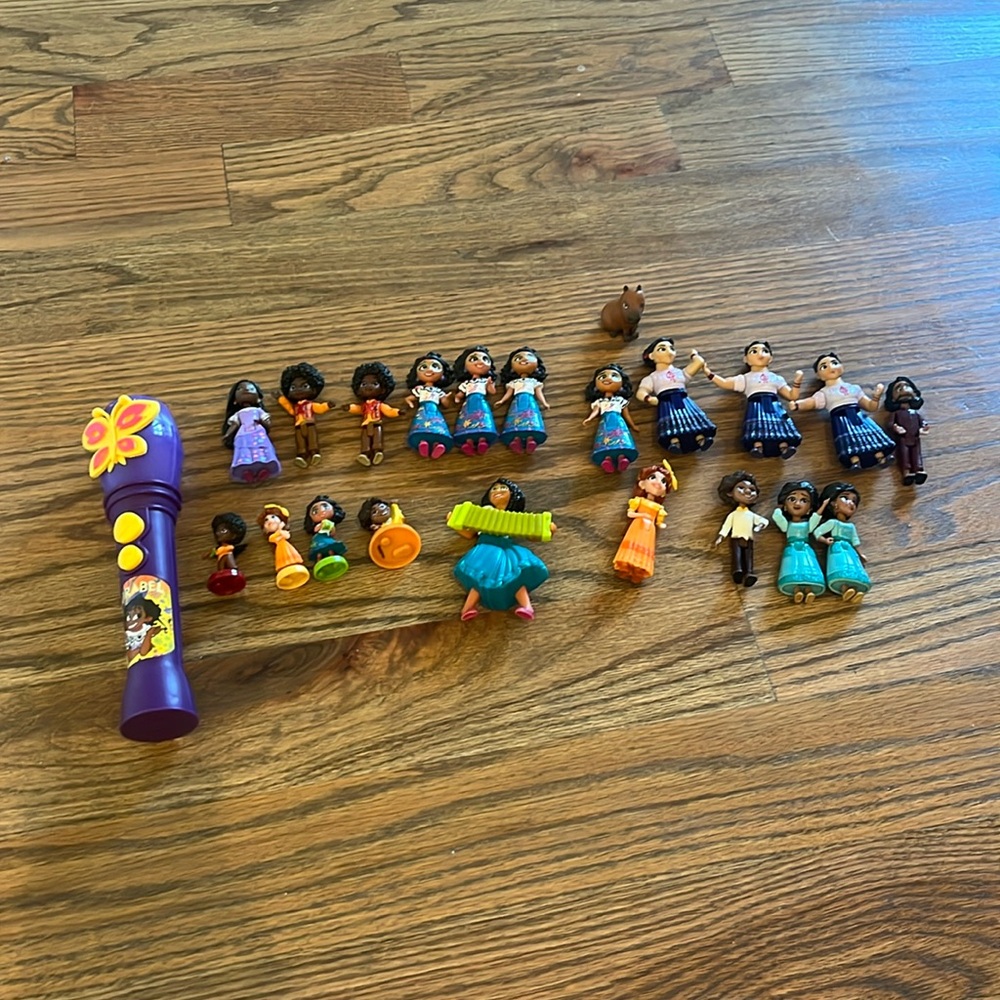 Assortment of Encanto figurines and Microphone GUC
